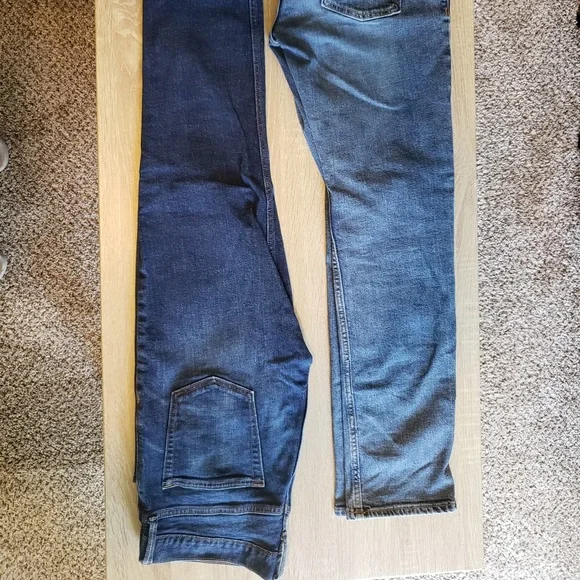 Lot sale. Two Old Navy jeans. Slim; Straight. W32, L32 - Picture 2 of 8